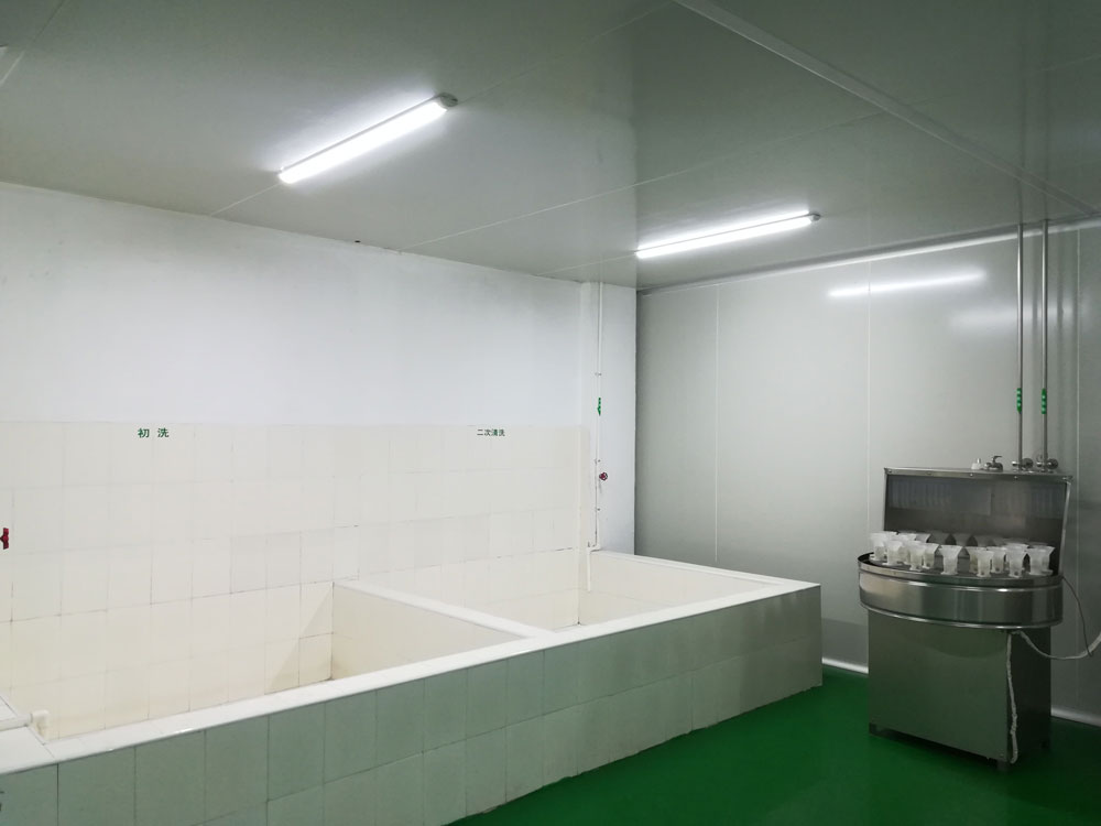 江西人初健康用品有限公司洗瓶池洗瓶機(jī)