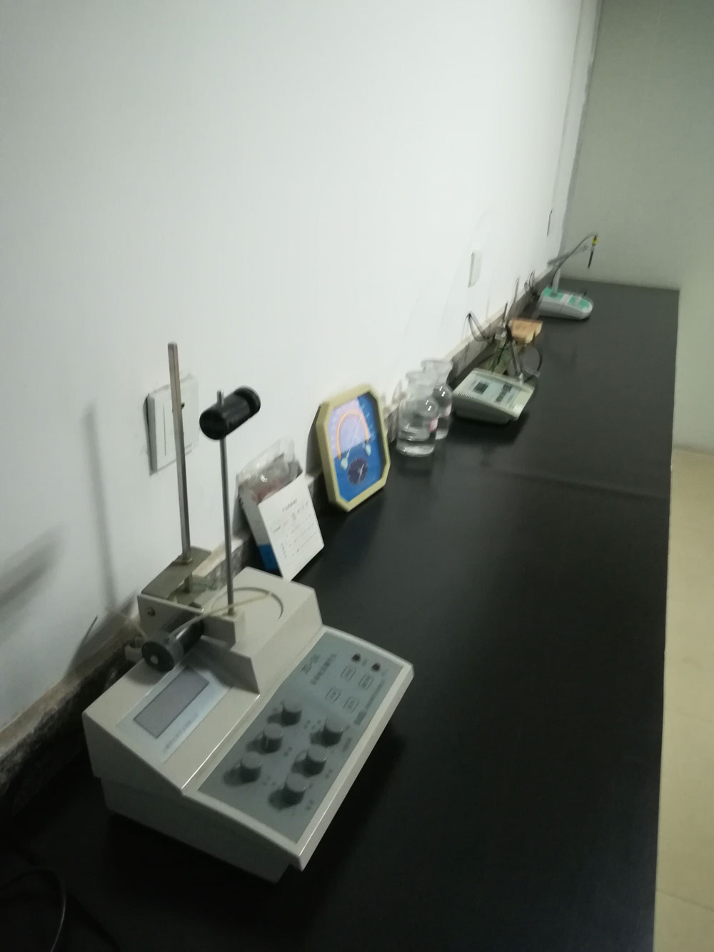 江西人初健康用品有限公司實驗儀器一角